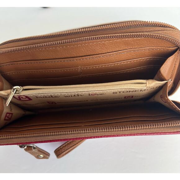 Stone Mountain Women's Large Cornwall Red Leather Wristlet Wallet - Picture 6 of 9
